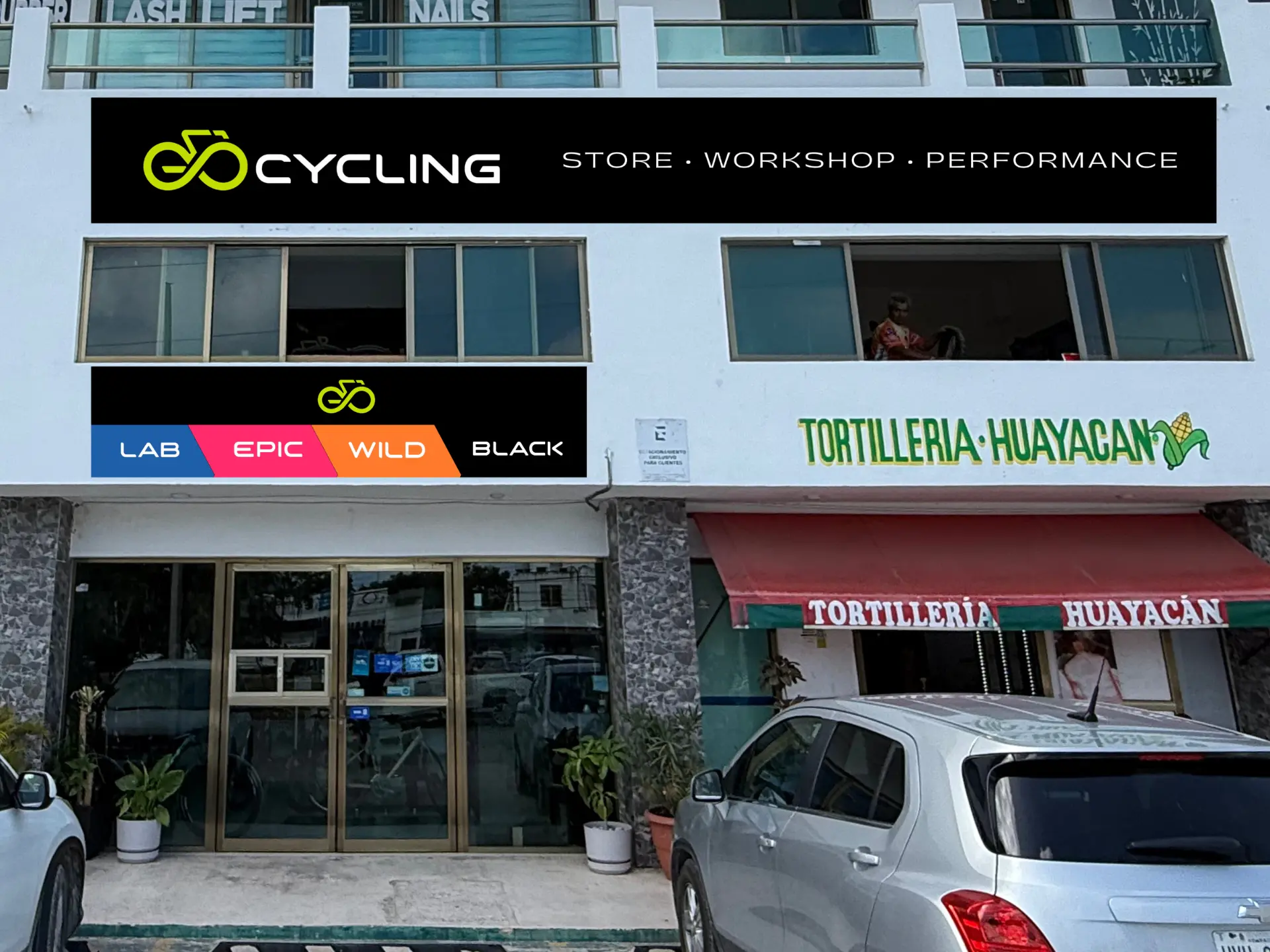 Fachada Go Cycling con descriptor Store Workshop Performance y banda de color